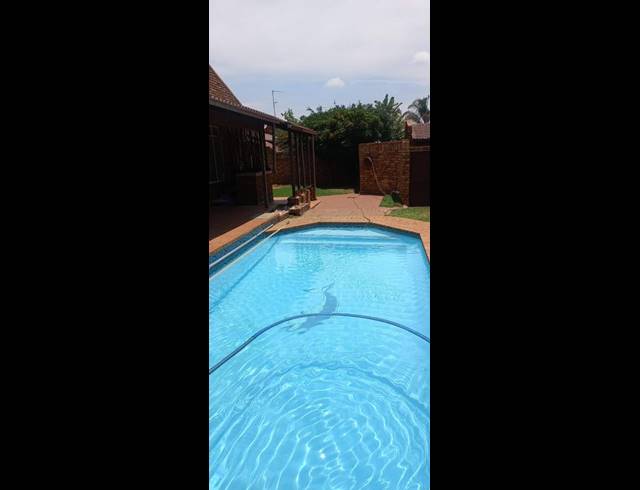 3 BEDROOM TOWNHOUSE FOR SALE IN NORKEM PARK